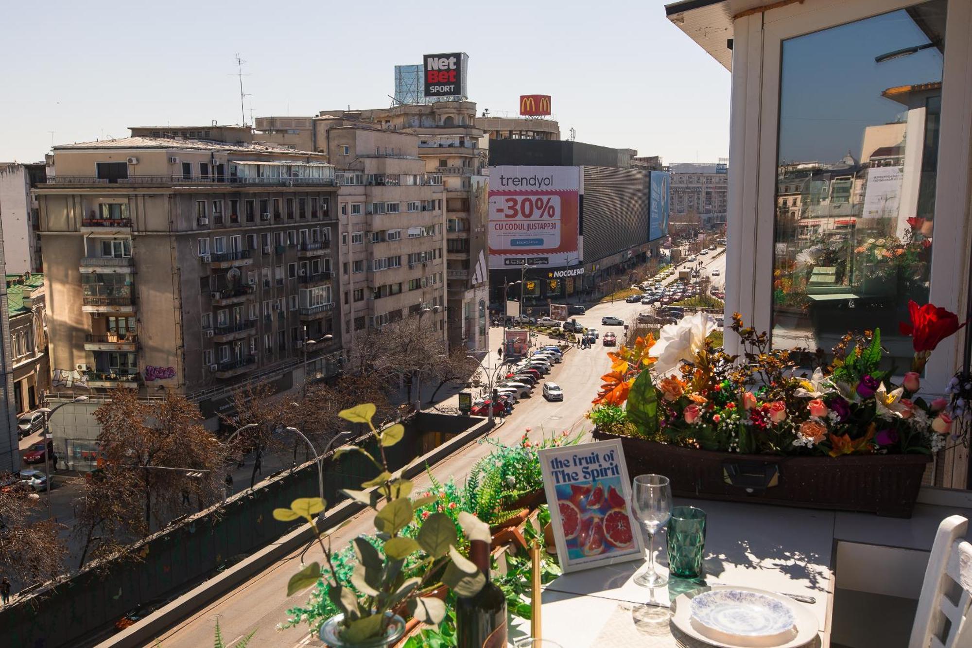 Old Town Apartment With Amazing View From The Balcony Bukarest Exteriör bild